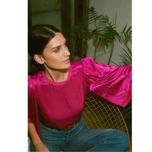 Nation Ltd Donna Bell Sleeve Top in Miss Magenta Size XS Satin Shiny Valentines - Picture 8 of 17